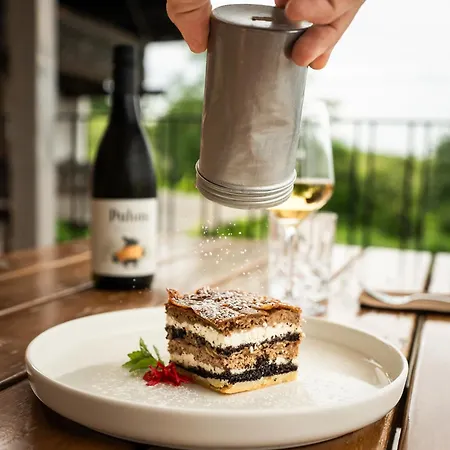 Bed & Breakfast Puhan Wine Estate & Boutique 3*